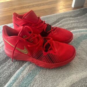 Nike kyrie Flytrap- university red